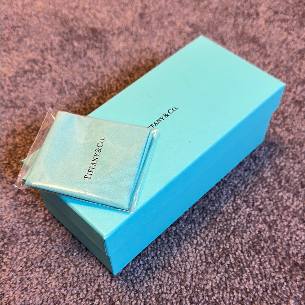 Empty sunglasses Tiffany & Co. Blue Box with dust cloth